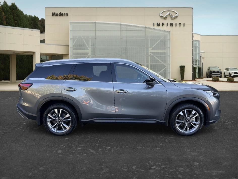 Used 2022 Graphite Shadow INFINITI LUXE image 6
