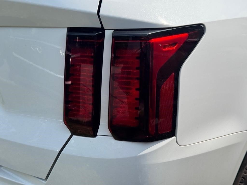 Used 2023 Glacial White Pearl Kia S image 17