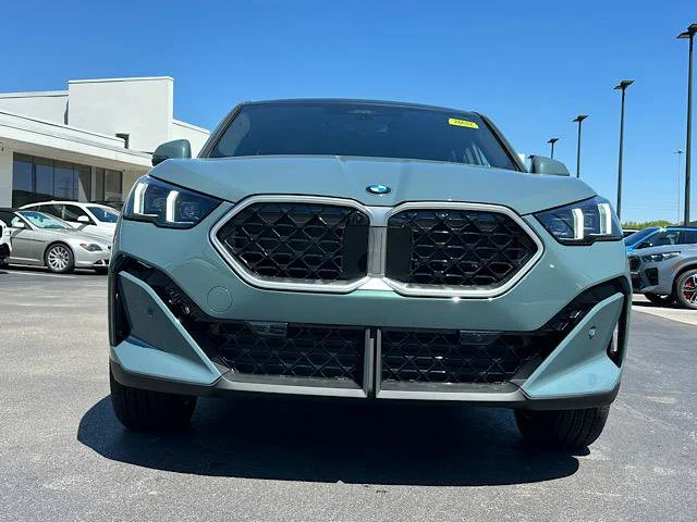 New 2026 Cape York Green Metallic BMW xDrive28i image 2