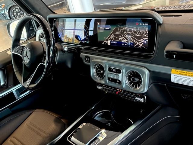 New 2026 MANUFAKTUR Deep Green Non-Metallic Mercedes-Benz G 580 image 26