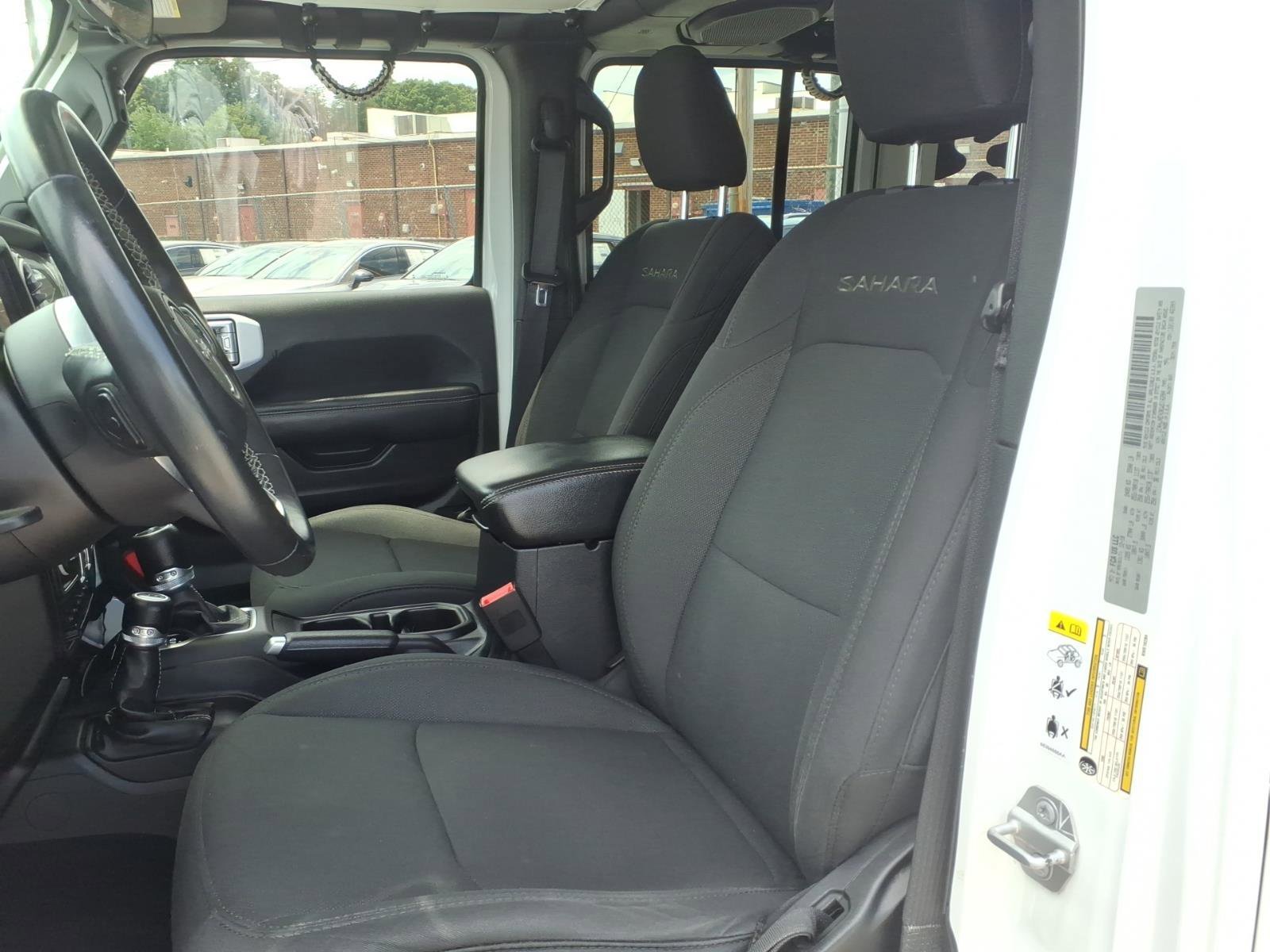 Used 2019 Bright White Clearcoat Jeep Sahara image 14