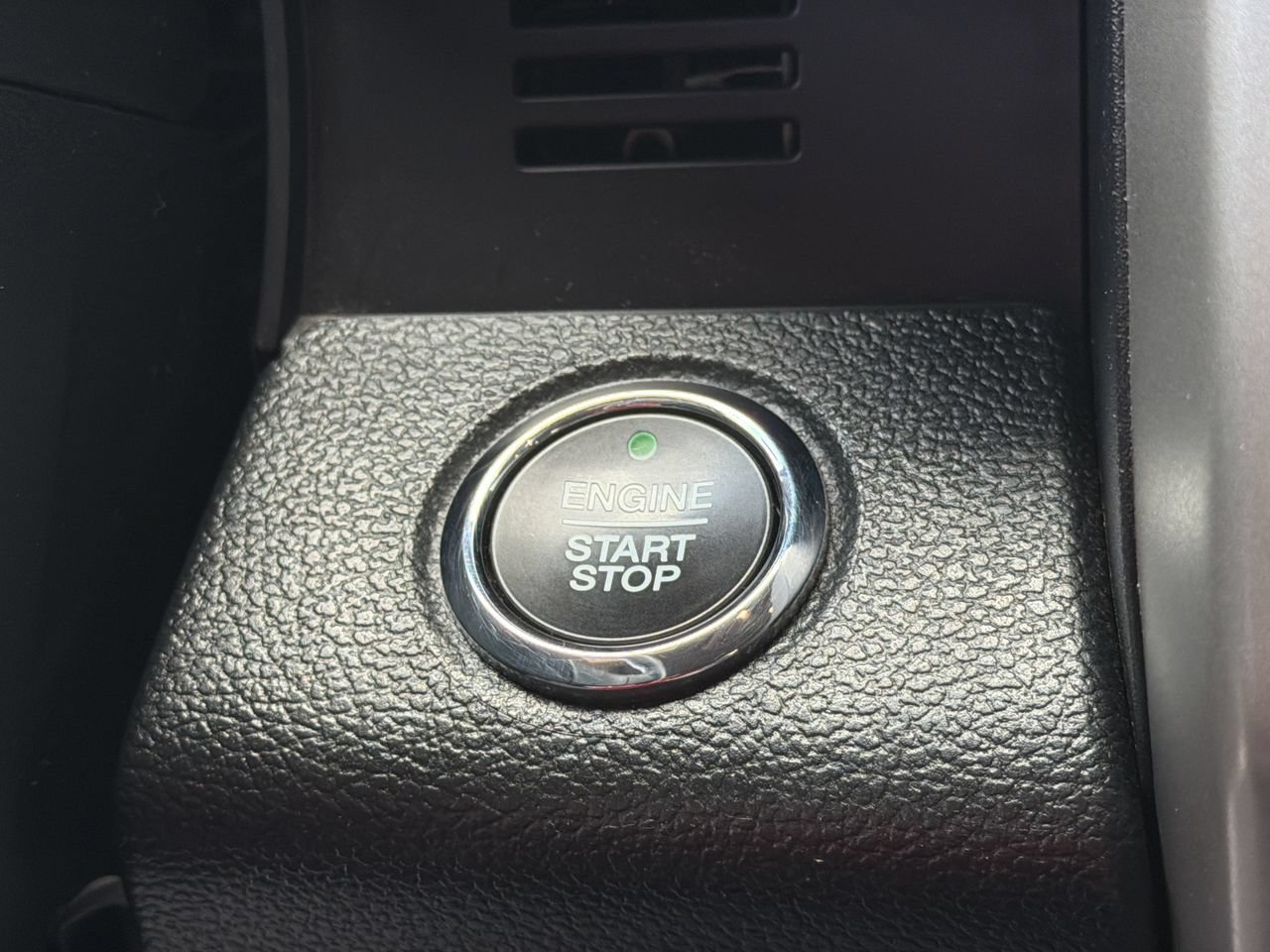 Used 2019 Magnetic Ford Lariat image 32