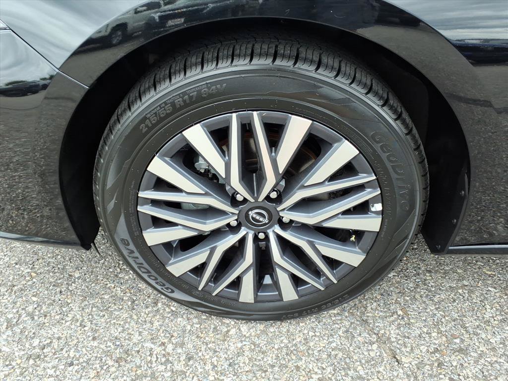 Used 2025 Black Nissan 2.5 SV image 11