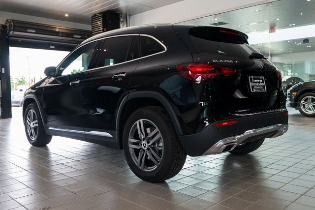 Used 2026 Black Mercedes-Benz GLA 250 image 4