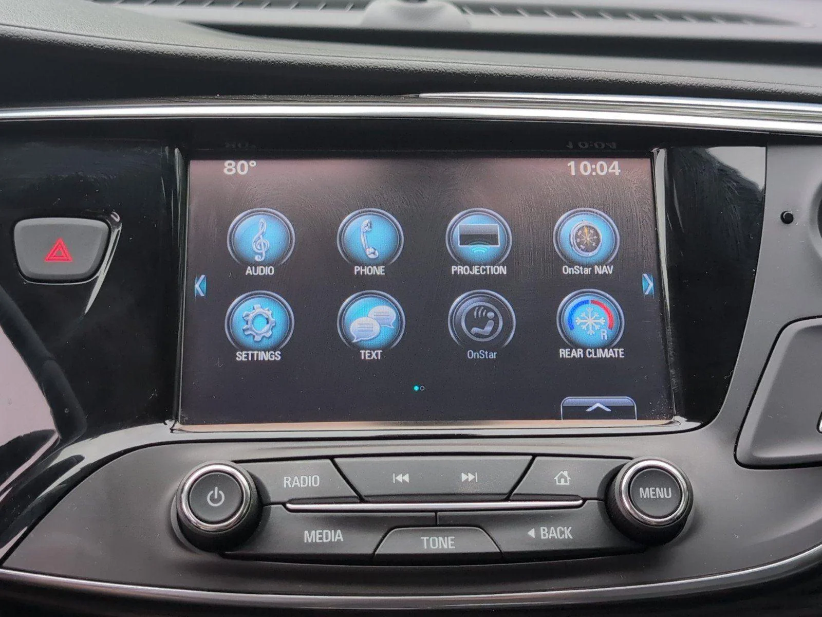 Used 2018 SUMMIT WHITE Buick Essence image 22