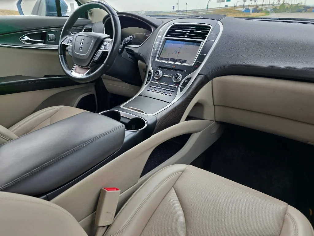 Used 2019 Blue Diamond Metallic Lincoln Reserve image 27