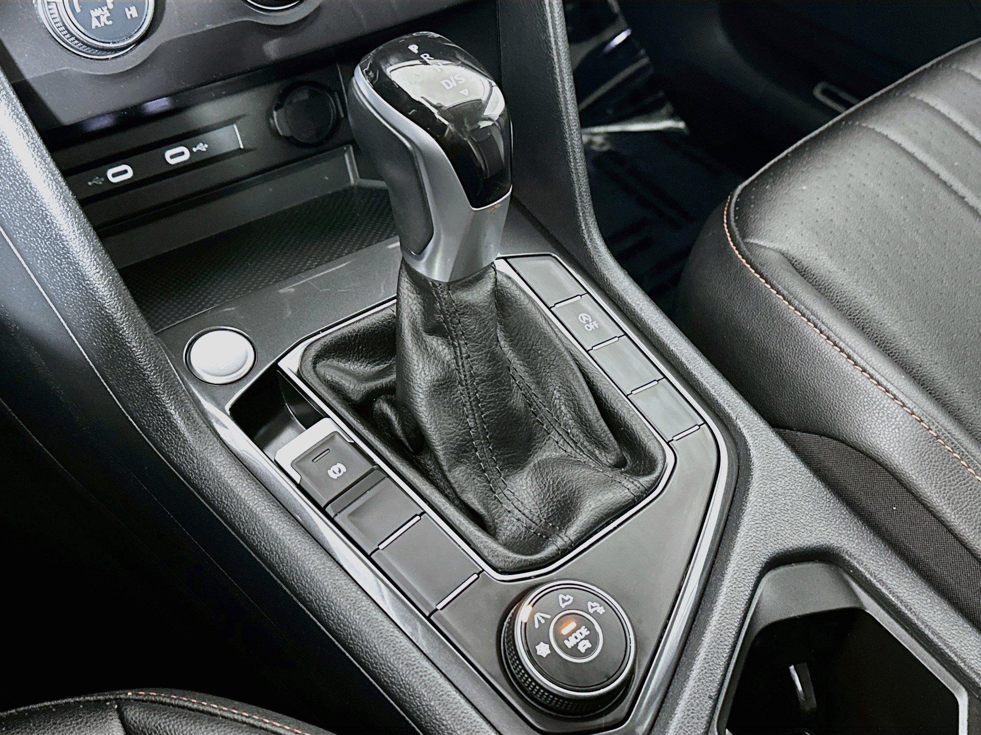Used 2024 White Volkswagen Wolfsburg Edition image 17
