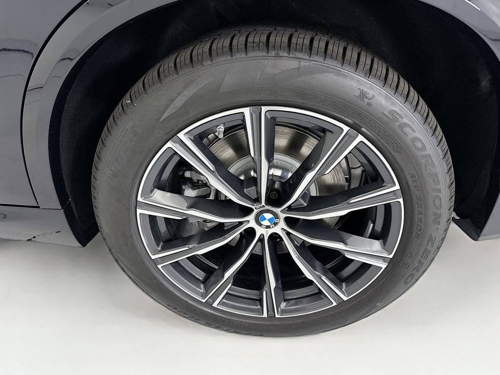 New 2026 Carbon Black Metallic BMW xDrive50e image 30