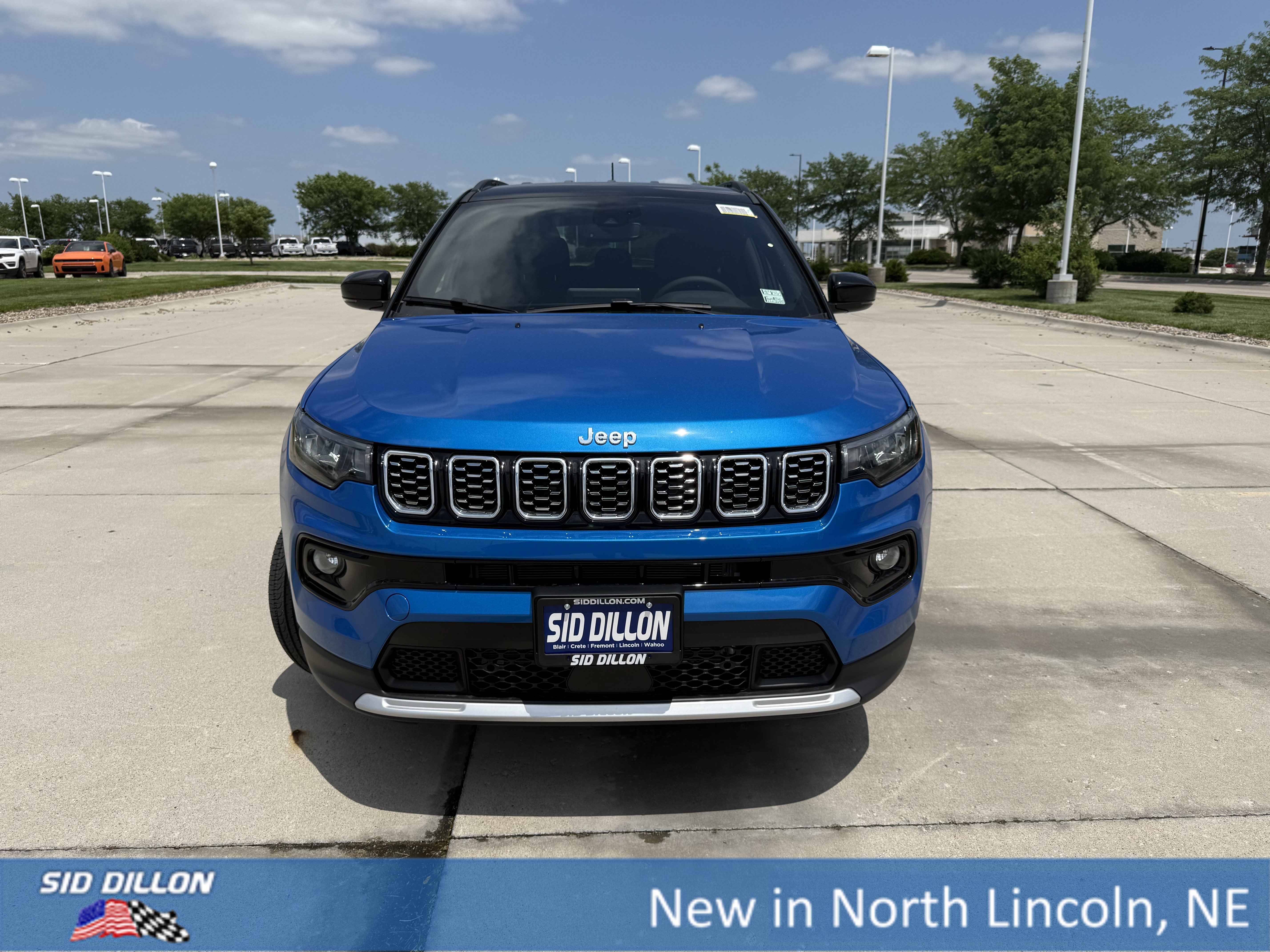 New 2026 Hydro Blue Pearl-Coat Exterior Paint Jeep Limited image 3