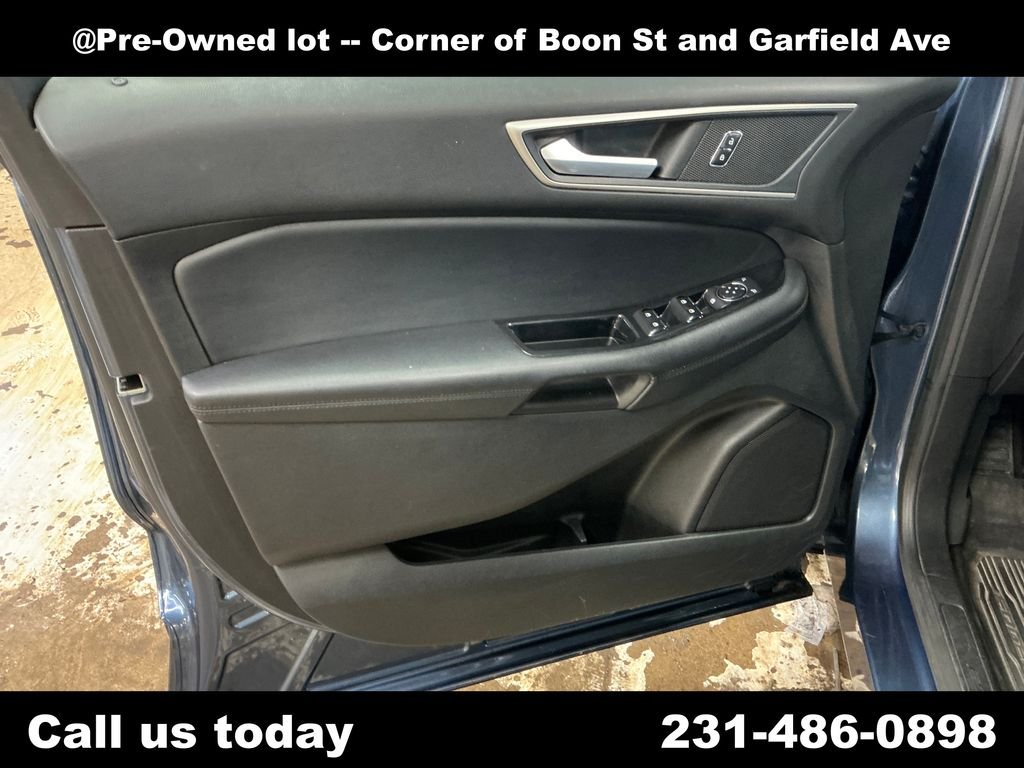 Used 2018 Blue Ford SEL image 15