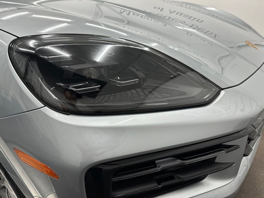 Used 2024  Porsche Base image 10