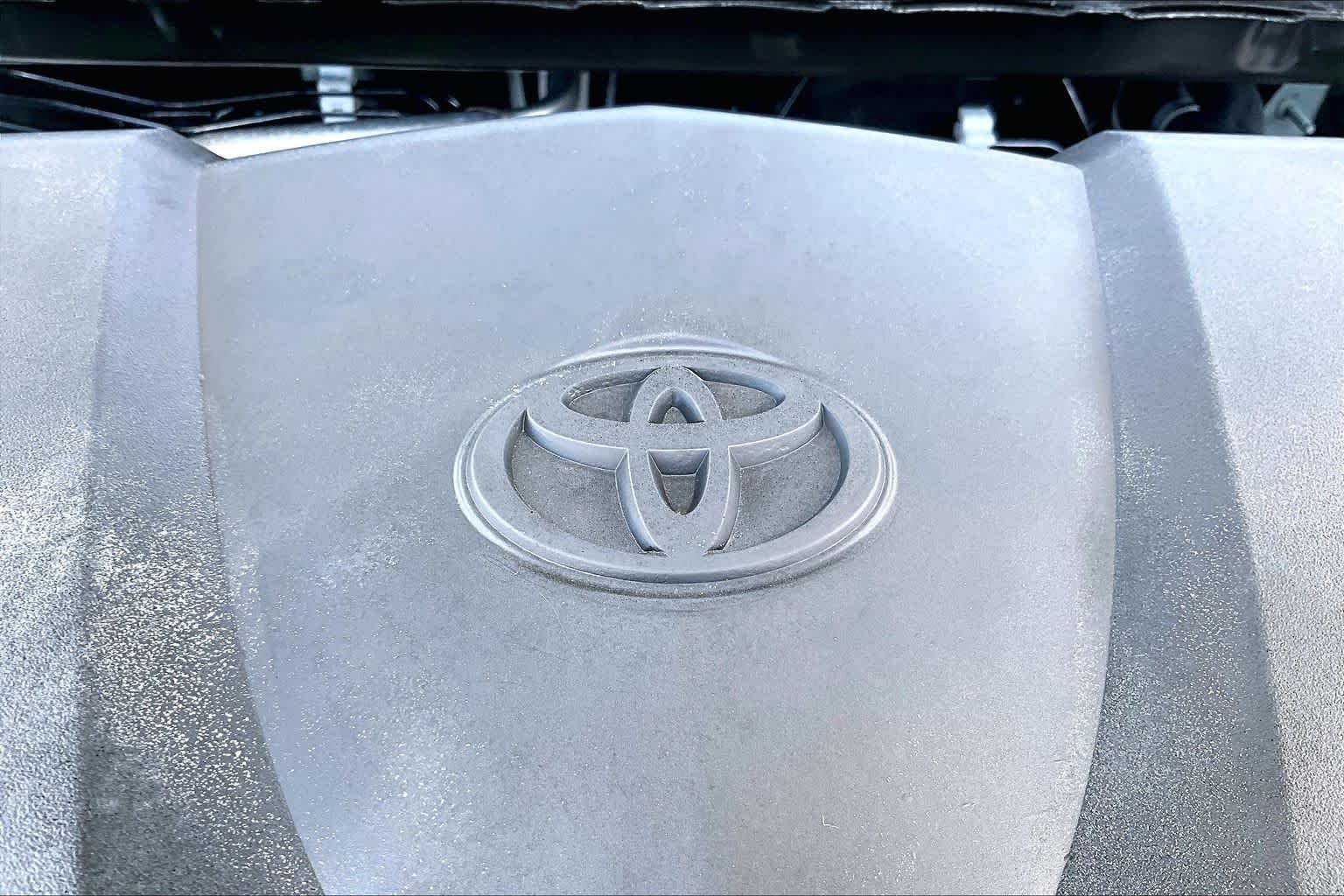 Used 2023 Ice Cap Toyota SE image 32