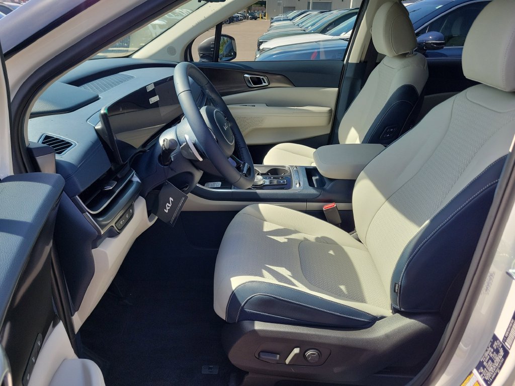 New 2026 Snow White Pearl Kia SX Prestige image 23