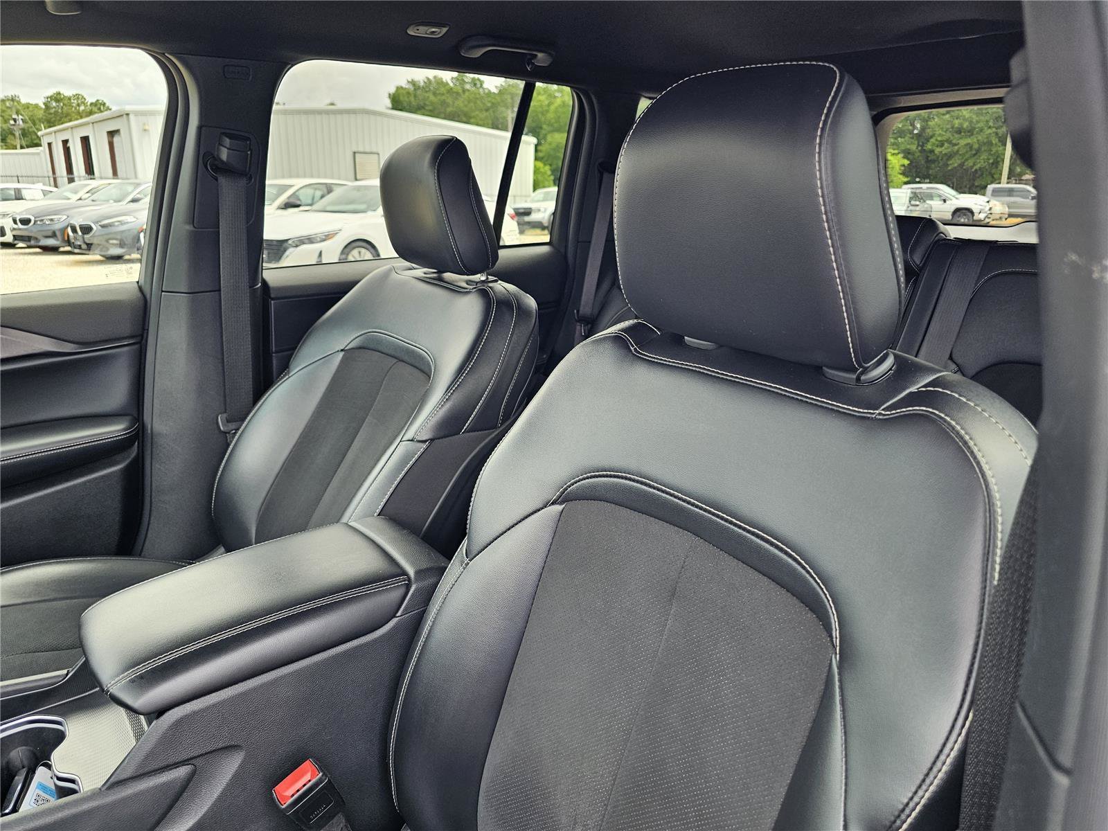Used 2024 Silver Zynith Jeep Altitude image 17