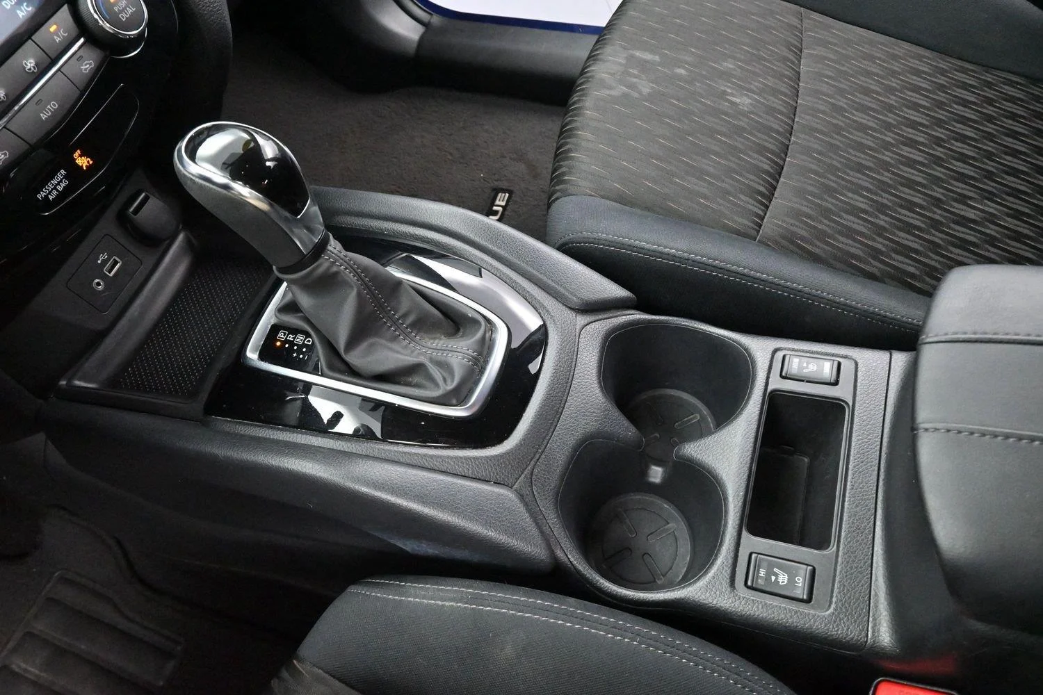 Used 2018 Caspian Blue Nissan SV image 27