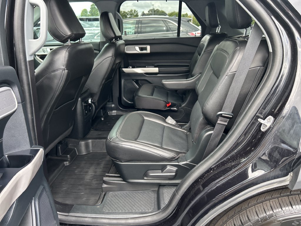 Used 2022 Black Ford Limited image 14
