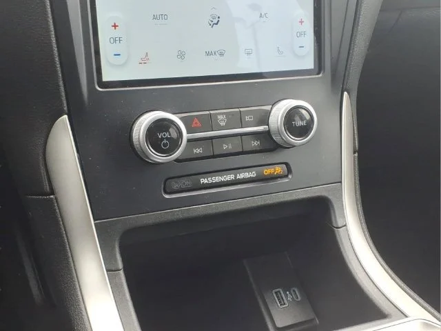 Used 2023 White Ford SEL image 33