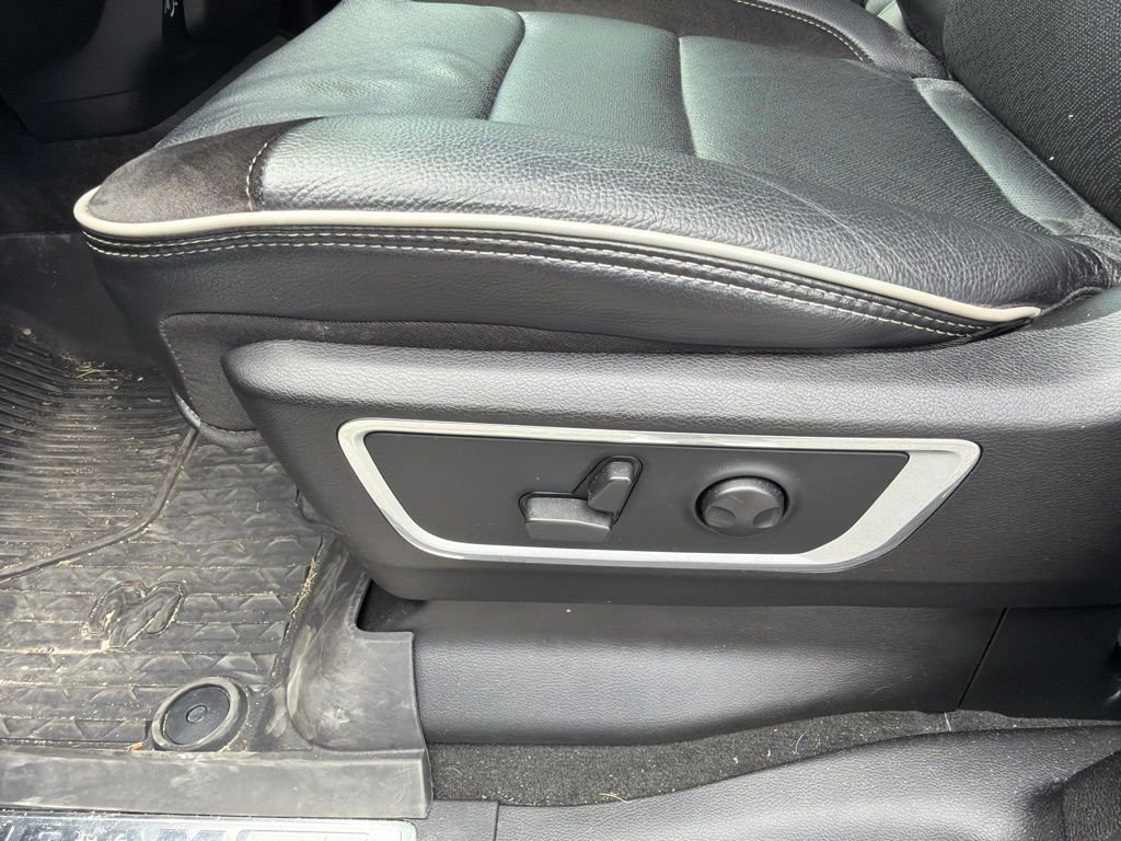 Used 2022 Black Ram Laramie image 25