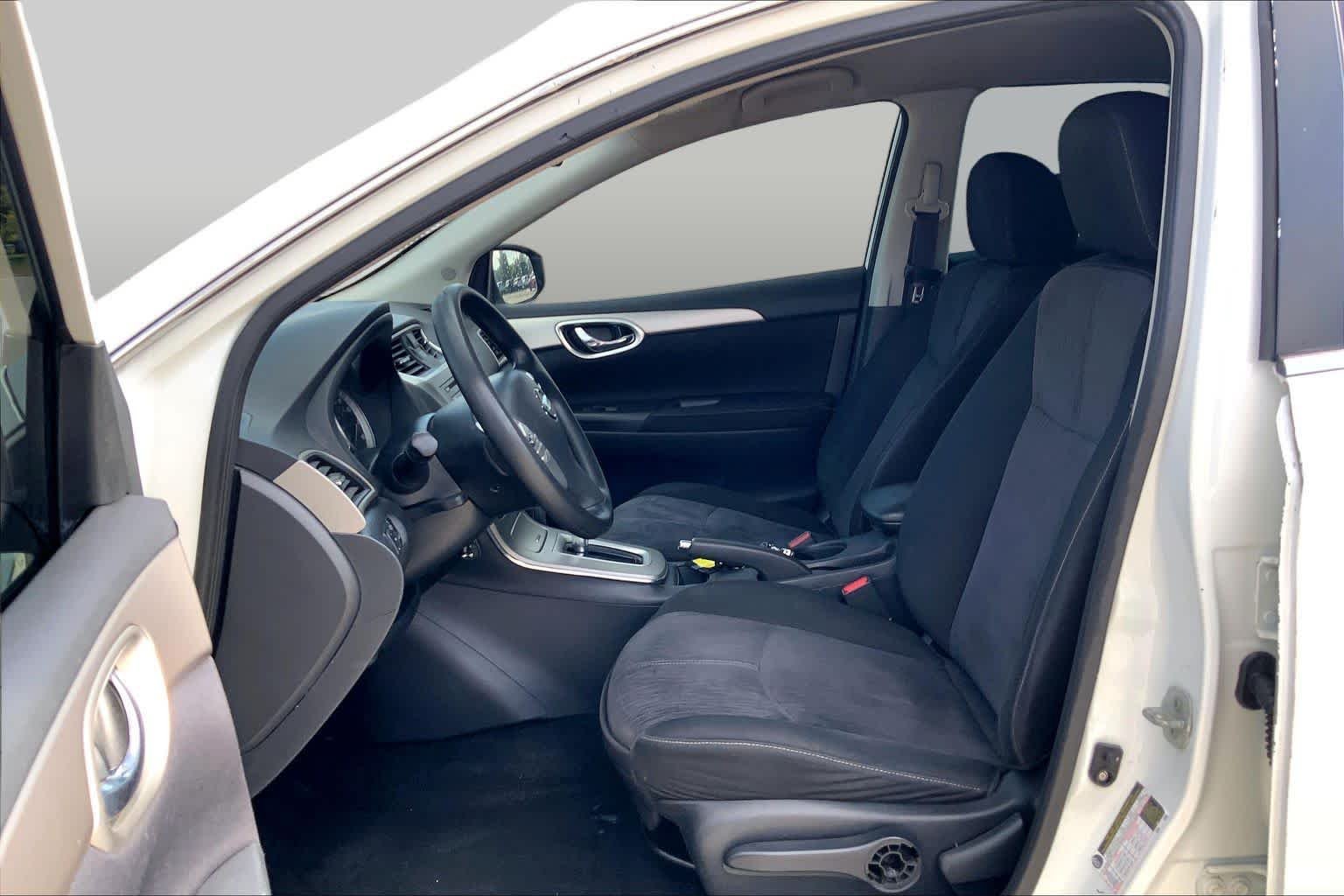 Used 2014 Aspen White Nissan SV image 8