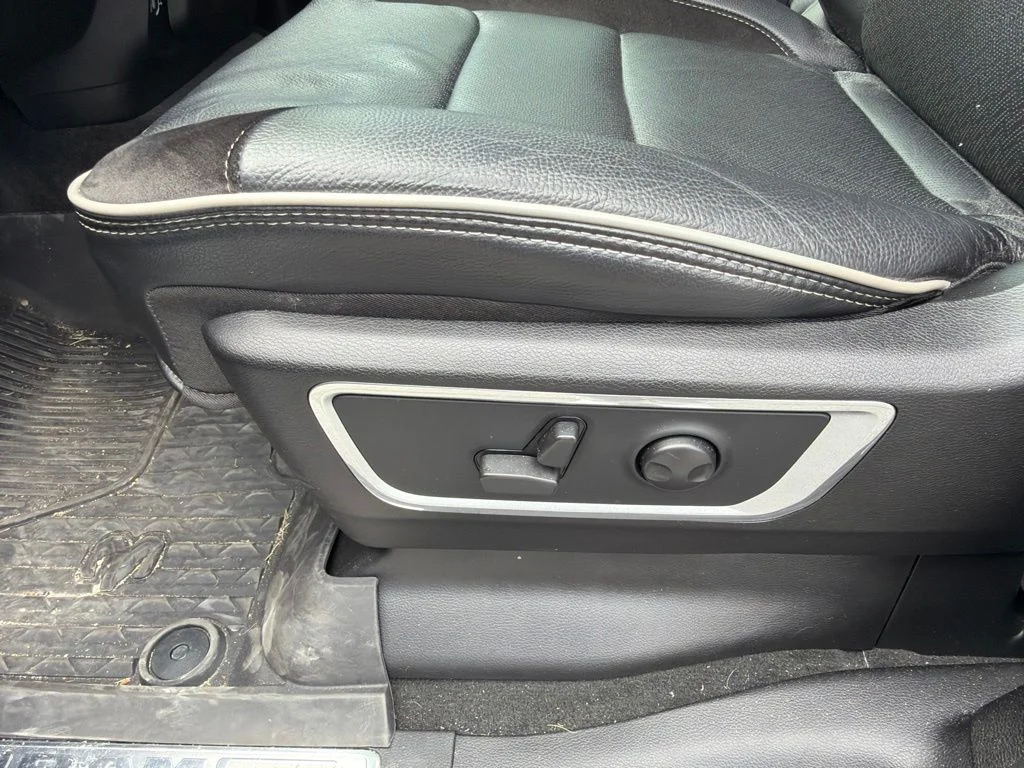 Used 2022 Black Ram Laramie image 25