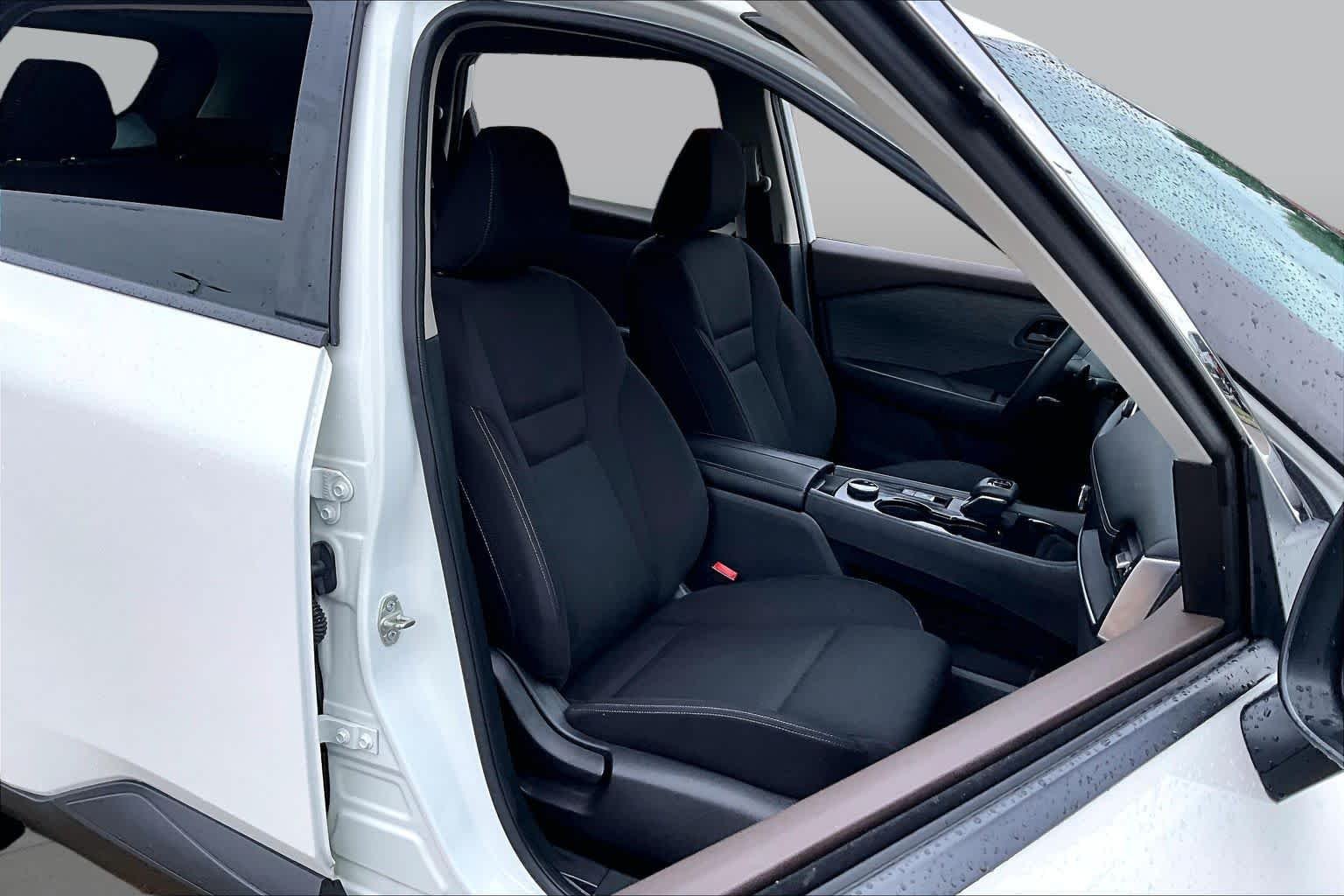 Used 2023 Glacier White Nissan S image 9