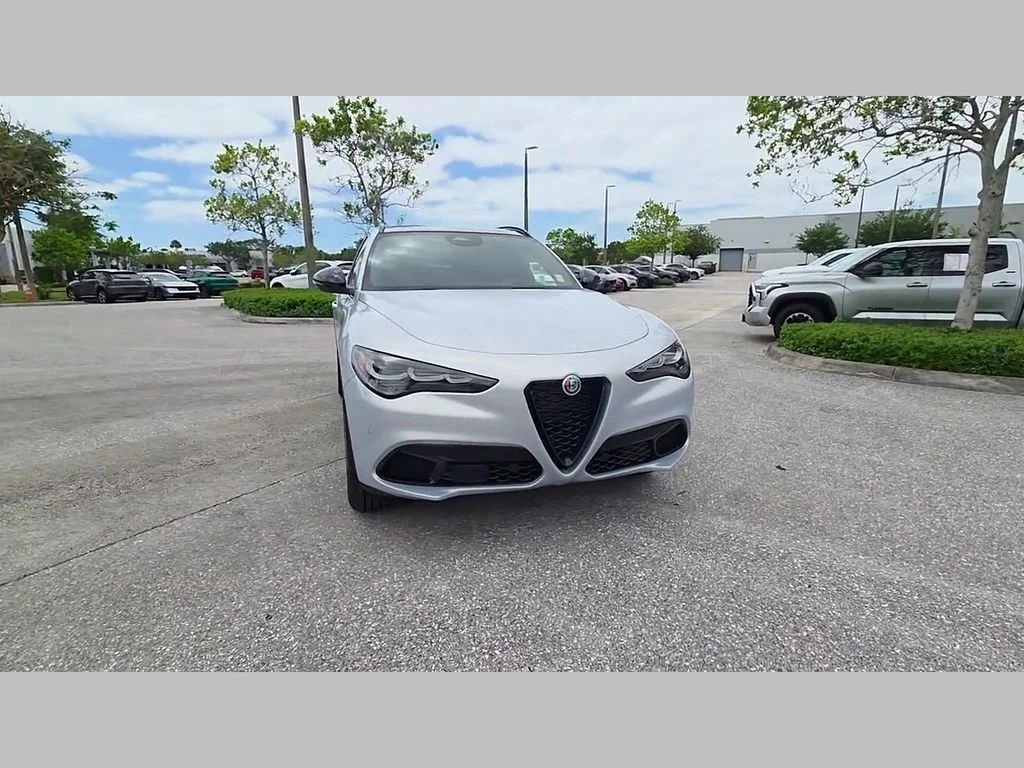 New 2025 Moonlight Gray Metallic Alfa Romeo Base image 39