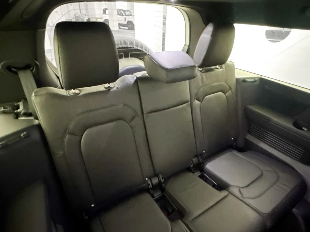 New 2026 White Land Rover X-Dynamic SE image 26