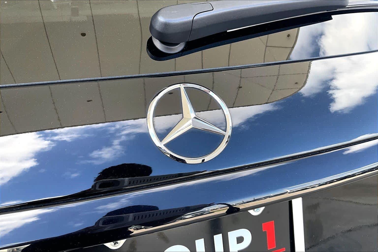 Used 2024 Black Mercedes-Benz GLC 300 image 10