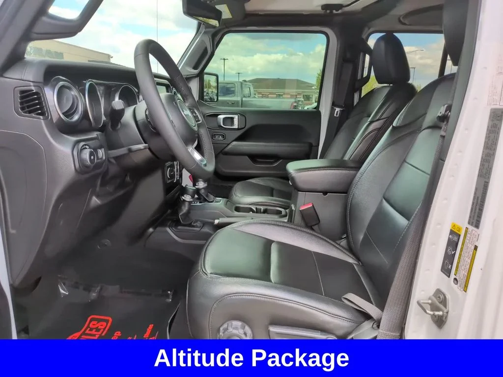 Used 2023 White Jeep Altitude image 18