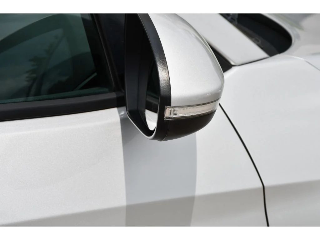 Used 2016 Chromium Silver Hyundai Limited image 28