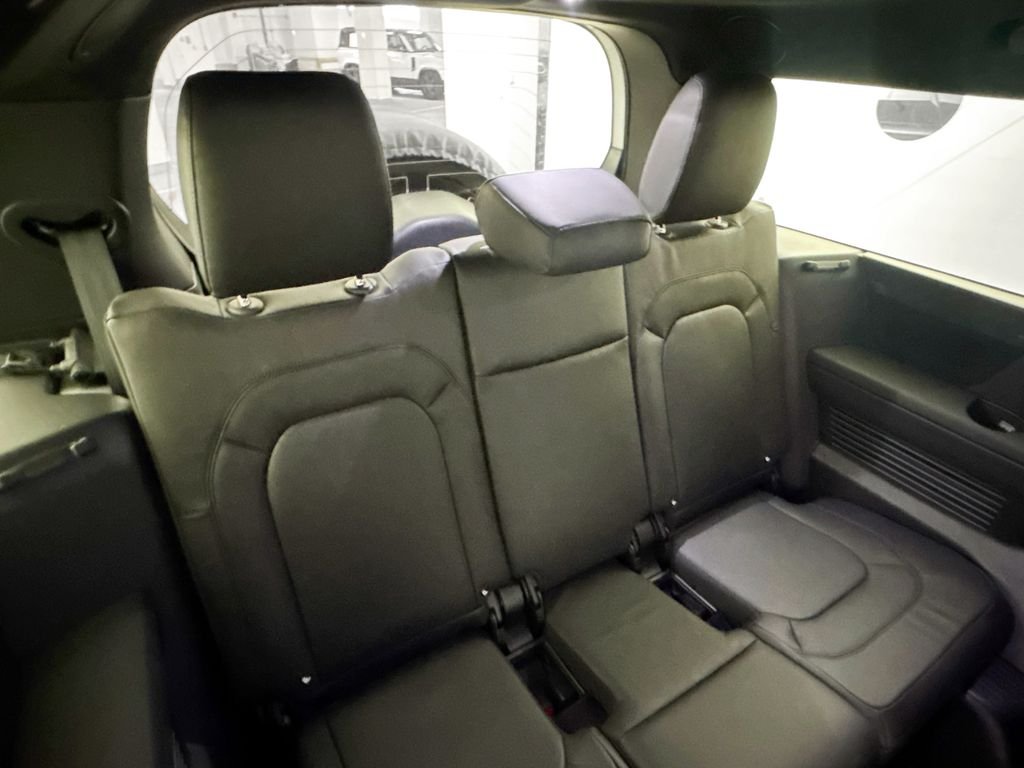 2026 Land Rover Defender X-Dynamic SE - Photo 26