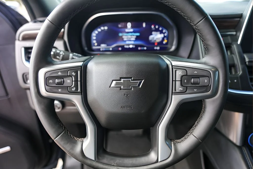 Used 2023 Black Chevrolet Z71 image 12