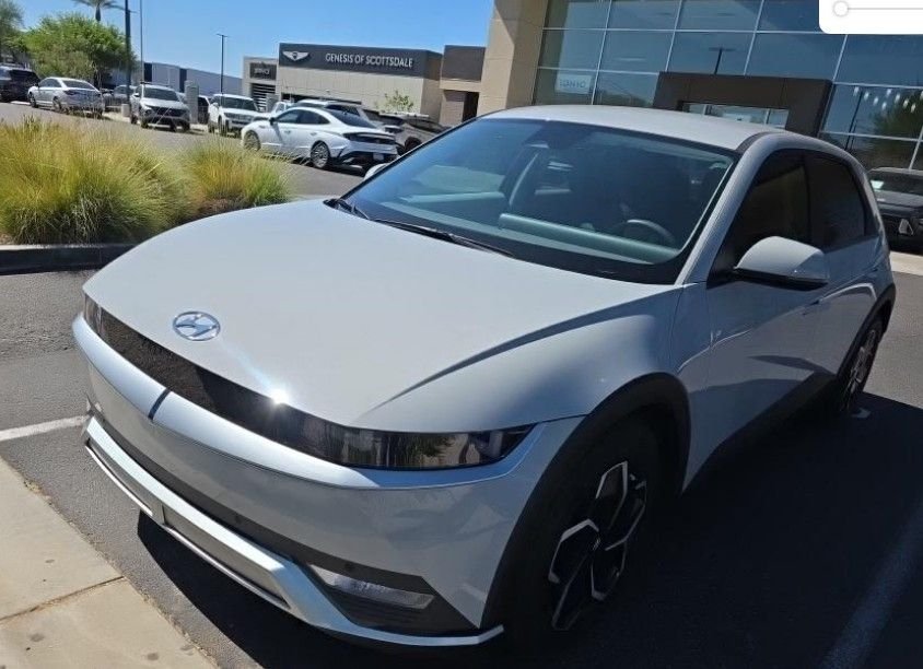 Used 2024 Gray Hyundai SEL image 1