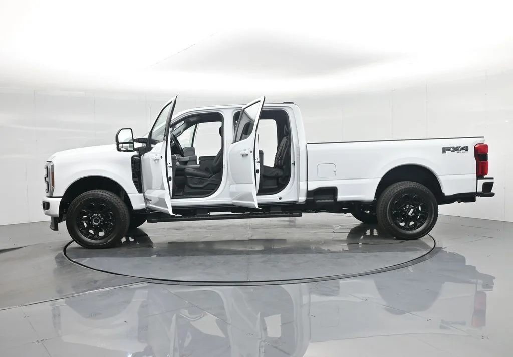 New 2026 Oxford White Ford Lariat image 4