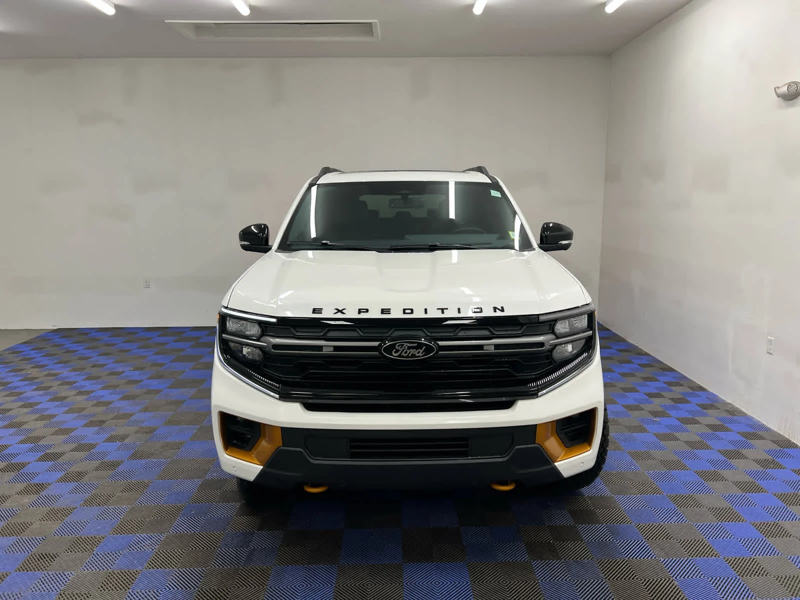 New 2026 Star White Metallic Tri-Coat Ford Tremor image 2