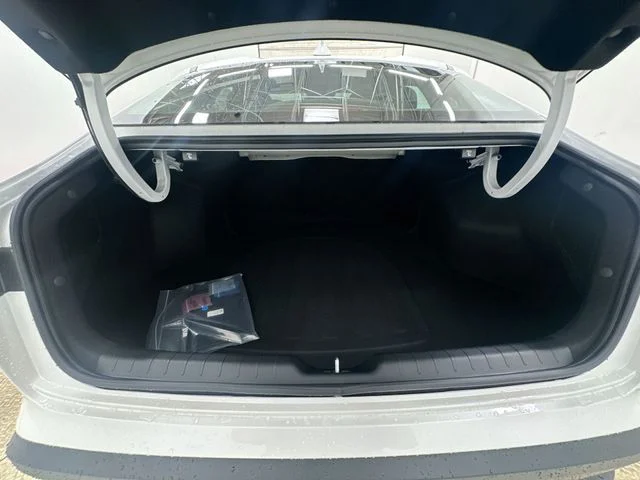 New 2026 Snow White Pearl Kia LXS image 20