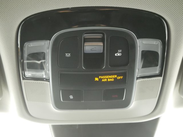 Used 2022 Shimmering Silver Hyundai SEL Convenience image 24