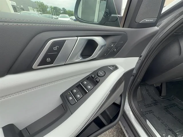 New 2026 Skyscraper Grey Metallic BMW xDrive40i image 8