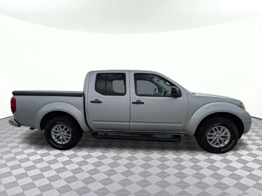 Used 2016 Silver Nissan SV image 2