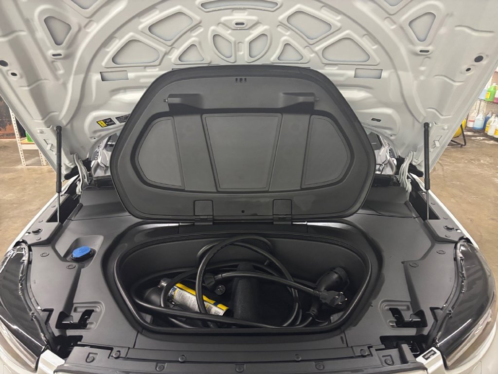 Certified Used 2023 Crystal White Volvo Ultimate image 9