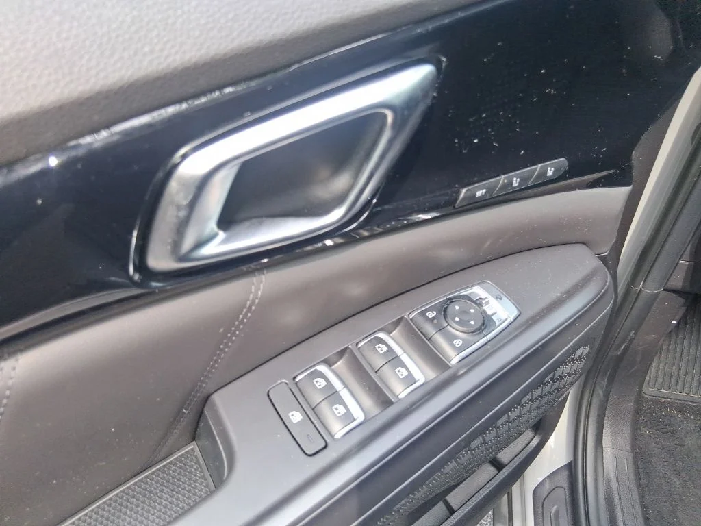 Used 2025 White Kia SX Prestige image 7