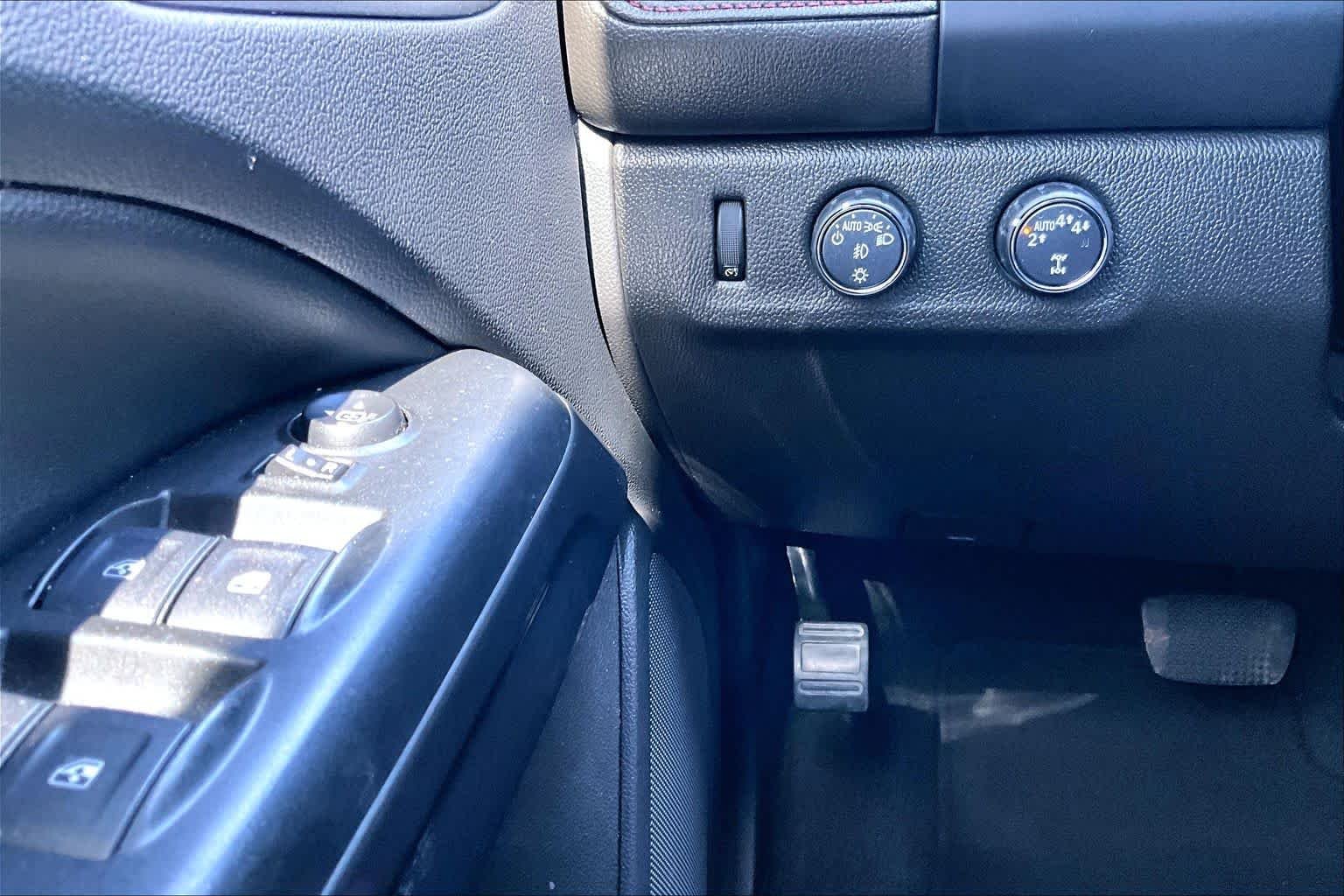 Used 2019 Satin Steel Metallic GMC 4WD All Terrain w/Leather image 32