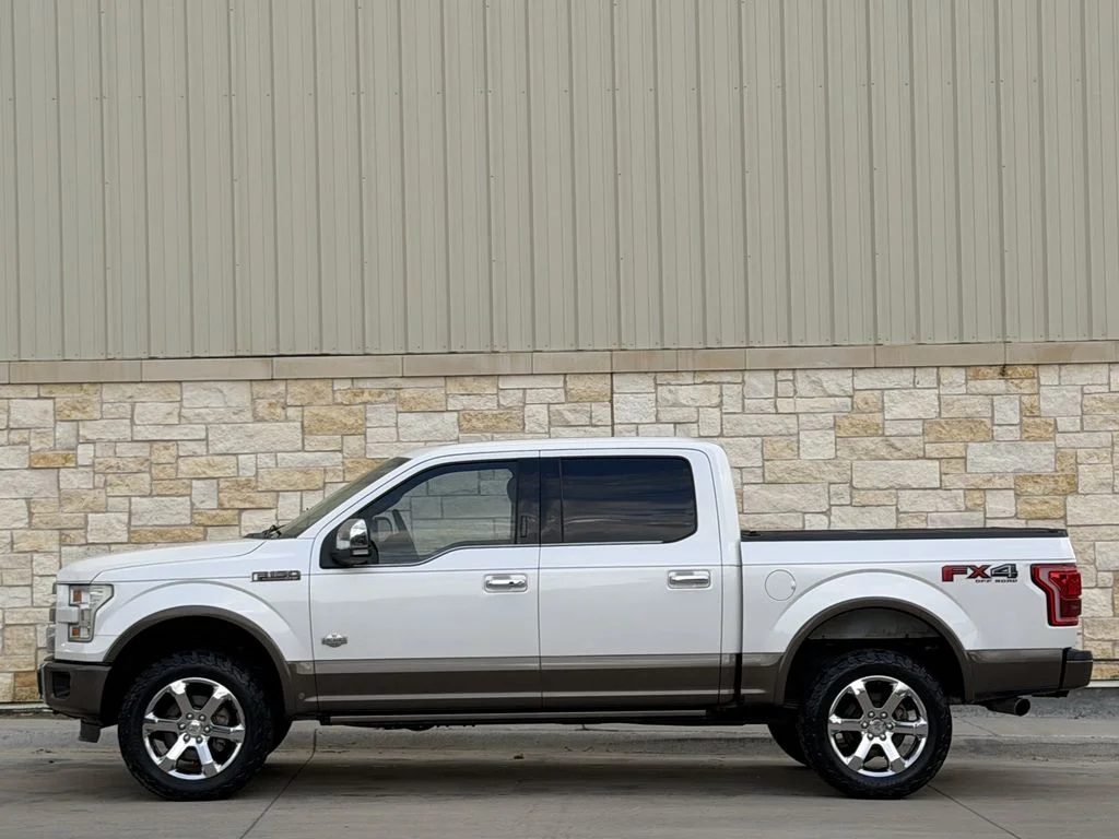 Used 2016  Ford King Ranch image 3