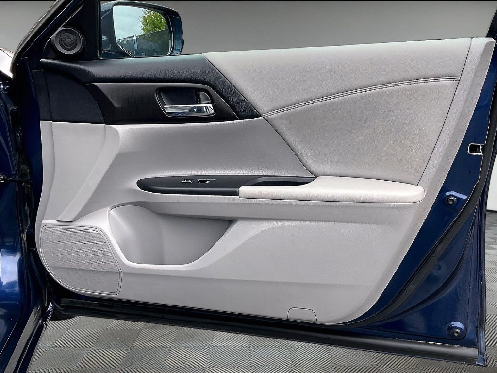Used 2015 Blue Honda EX image 12