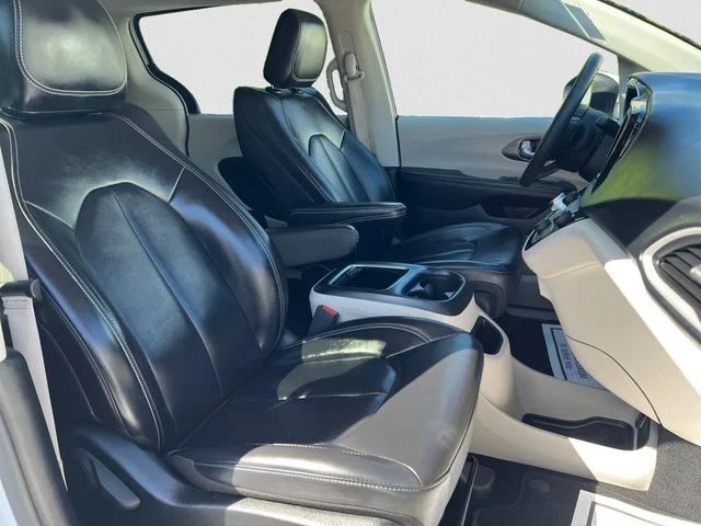 Used 2023 Bright White Clearcoat Chrysler Touring L image 15