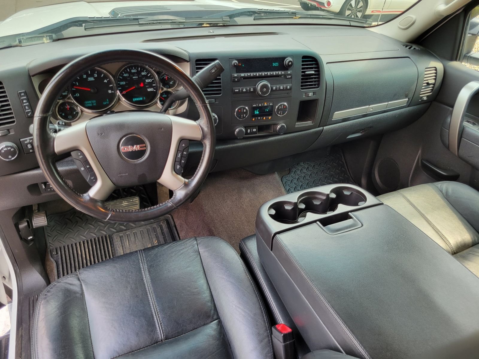 Used 2013 White GMC SLE image 27
