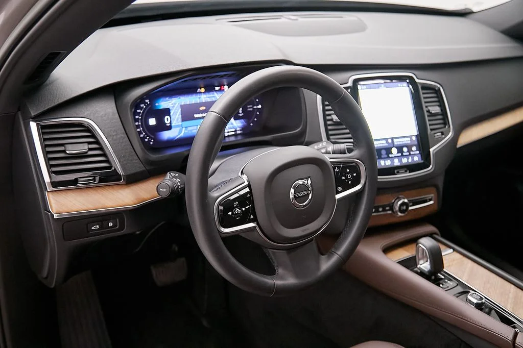 Certified Used 2023 Bright Dusk Volvo Plus image 13