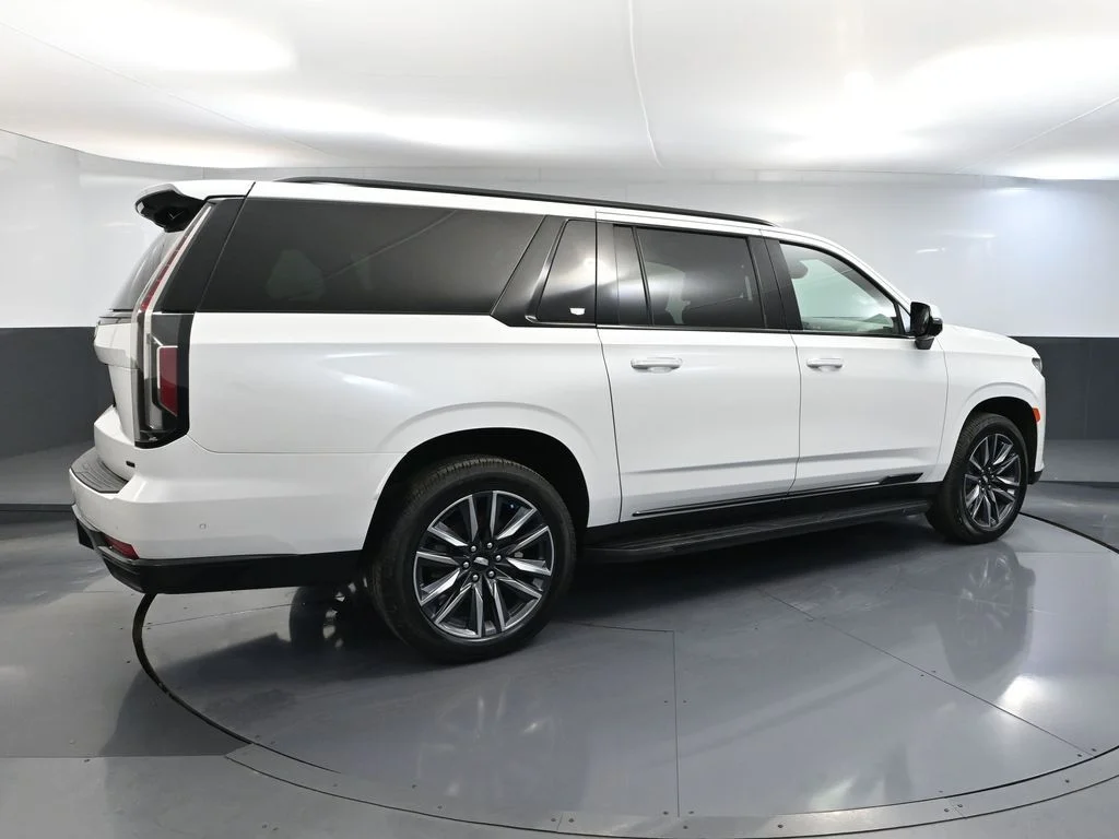 Used 2021 White Cadillac Sport image 6