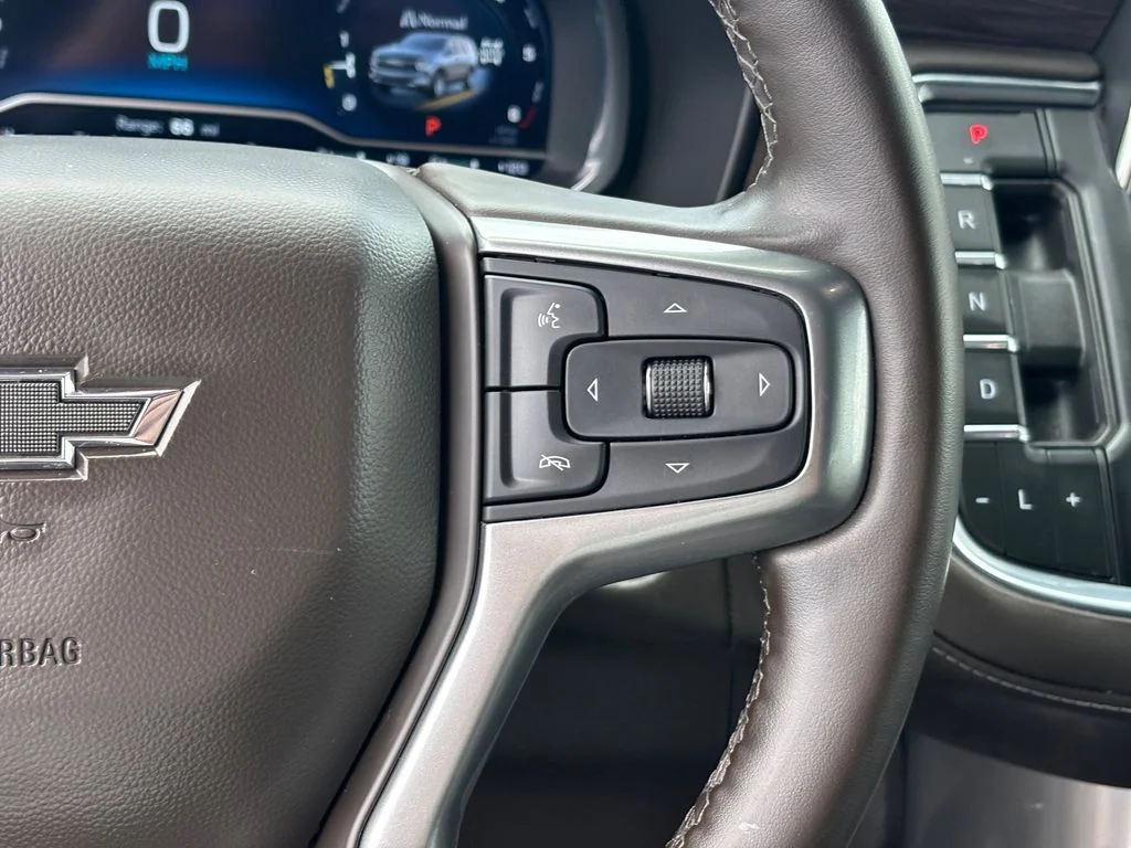 Used 2023 White Chevrolet Z71 image 17