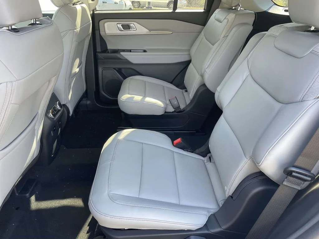 New 2026 Star White Metallic Tri-Coat Ford Active image 12